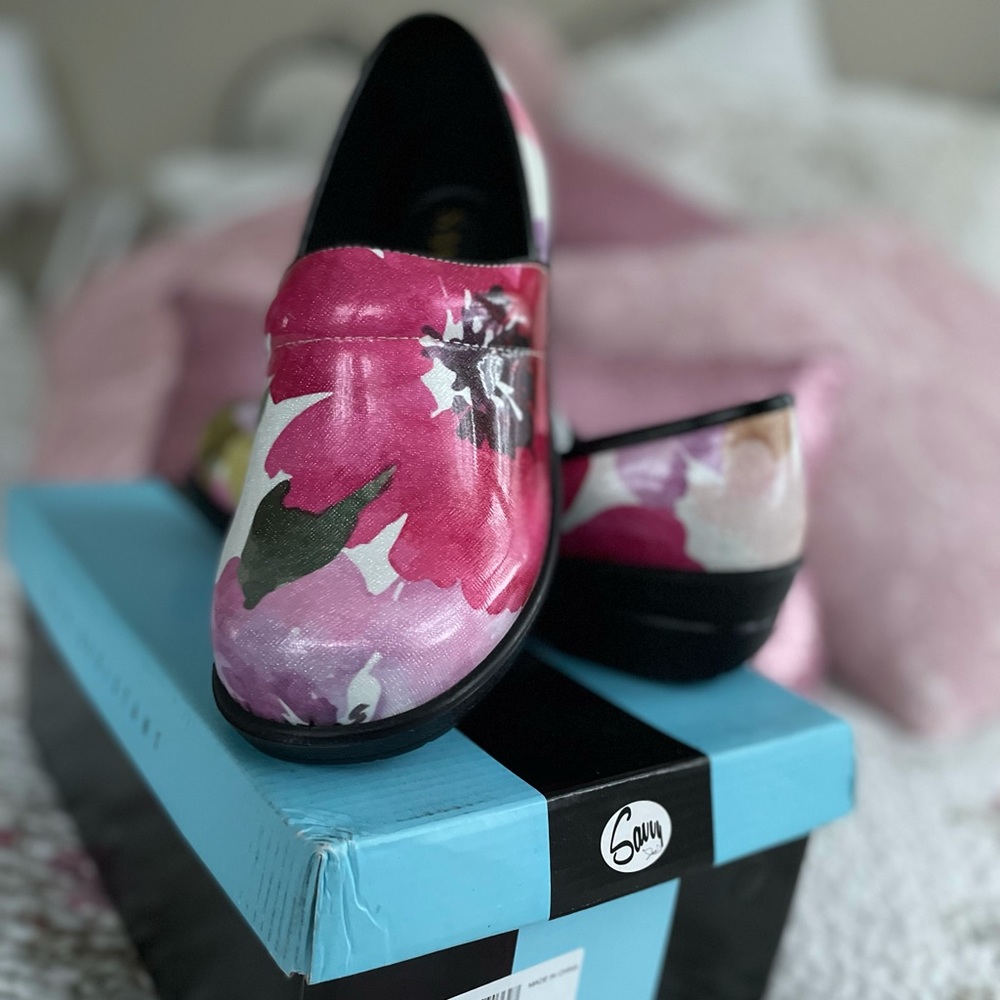 Brand new in box size 7 Savvy Nursing Clogs